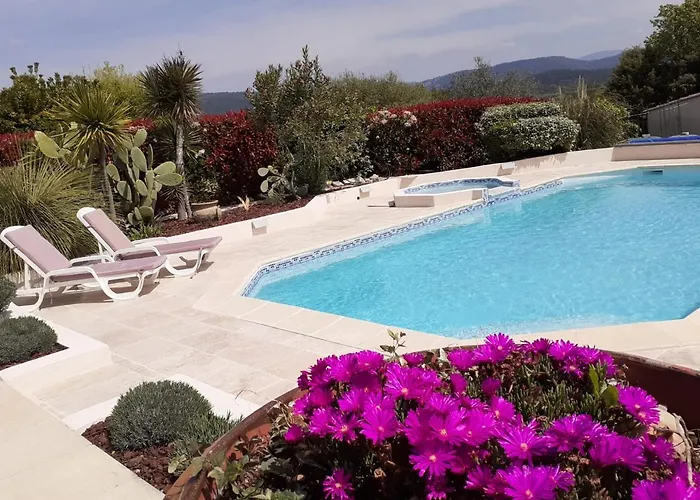 Gite Provencal Independant Avec Piscine Chauffee : Le Suy Bien